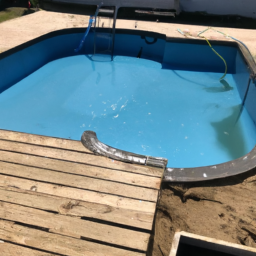 Accessoires indispensables pour l'entretien de votre piscine : produits et outils Gonesse